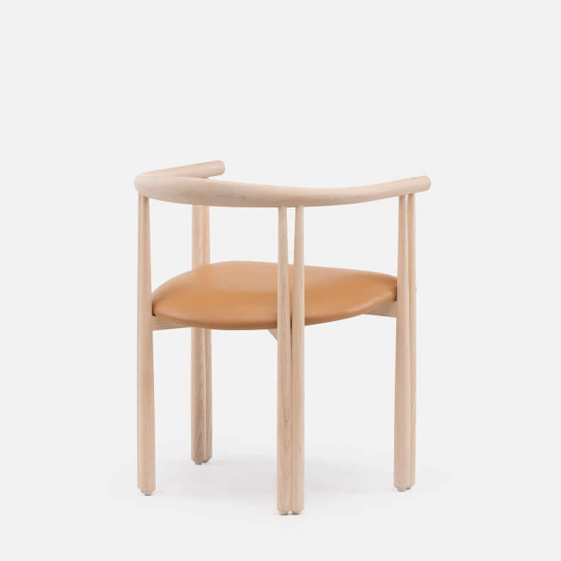 Elliot Chair door Jason Miller in wit geolied eikenhout en leer