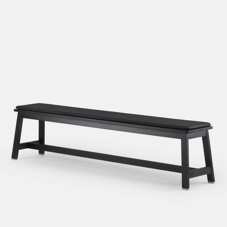 Bench van Studioilse in zwart geschilderd essenhout met optionele leather seat pad