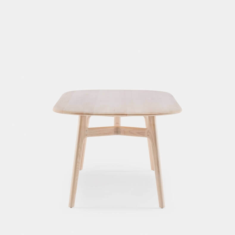 Solo Oblong Table door Neri & Hu in wit geolied essenhout