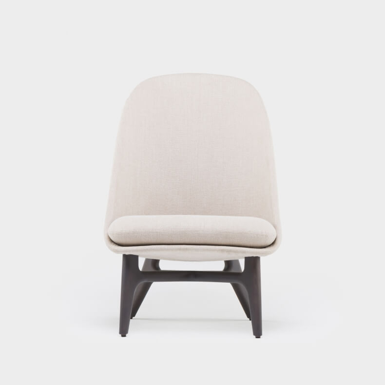 SOLO LOUNGE CHAIR SHOWN IN BROWN STAINED ASH AND LINEN
