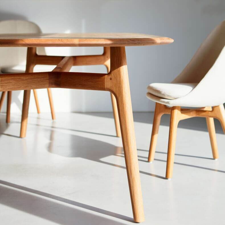 Solo Oblong Table, Solo Dining Chair en Lattice Light door Neri&Hu