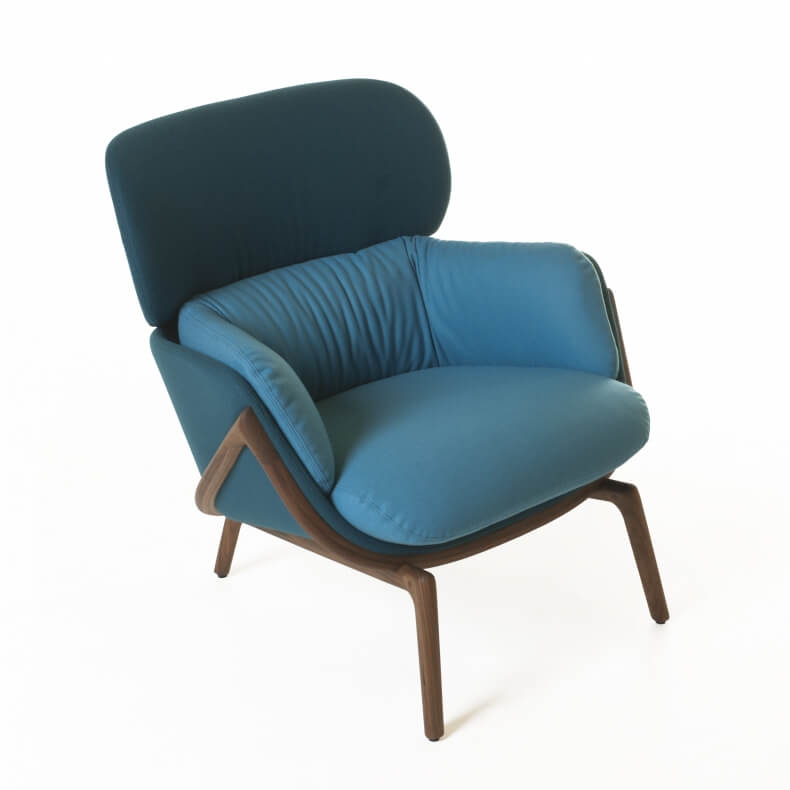 Elysia Lounge Chair door Luca Nichetto in walnotenhout